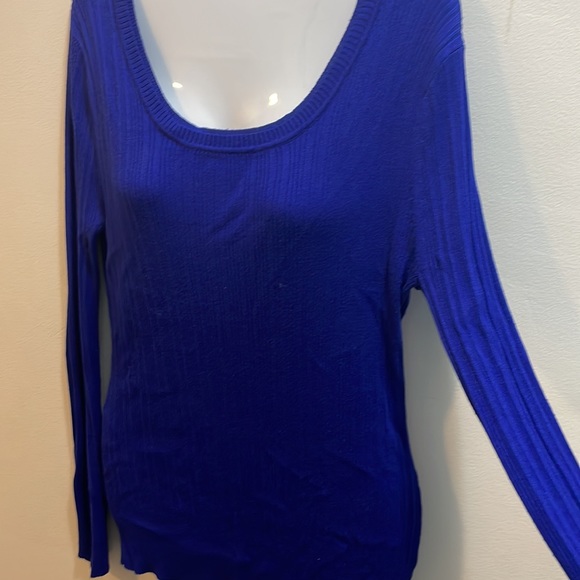 Blue long sleeve sweater - Picture 3 of 3